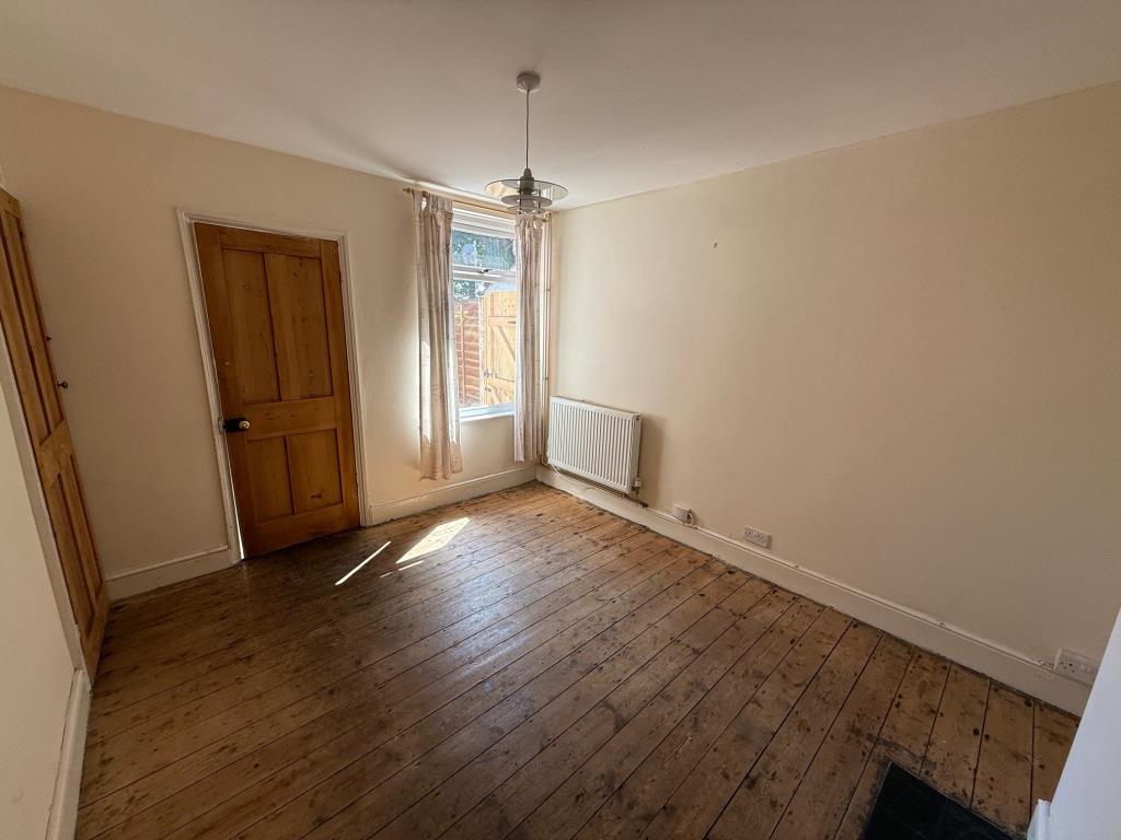 Lot: 116 - END-TERRACE HOUSE WITH PARKING - Dining room with window to rear and door to kitchen